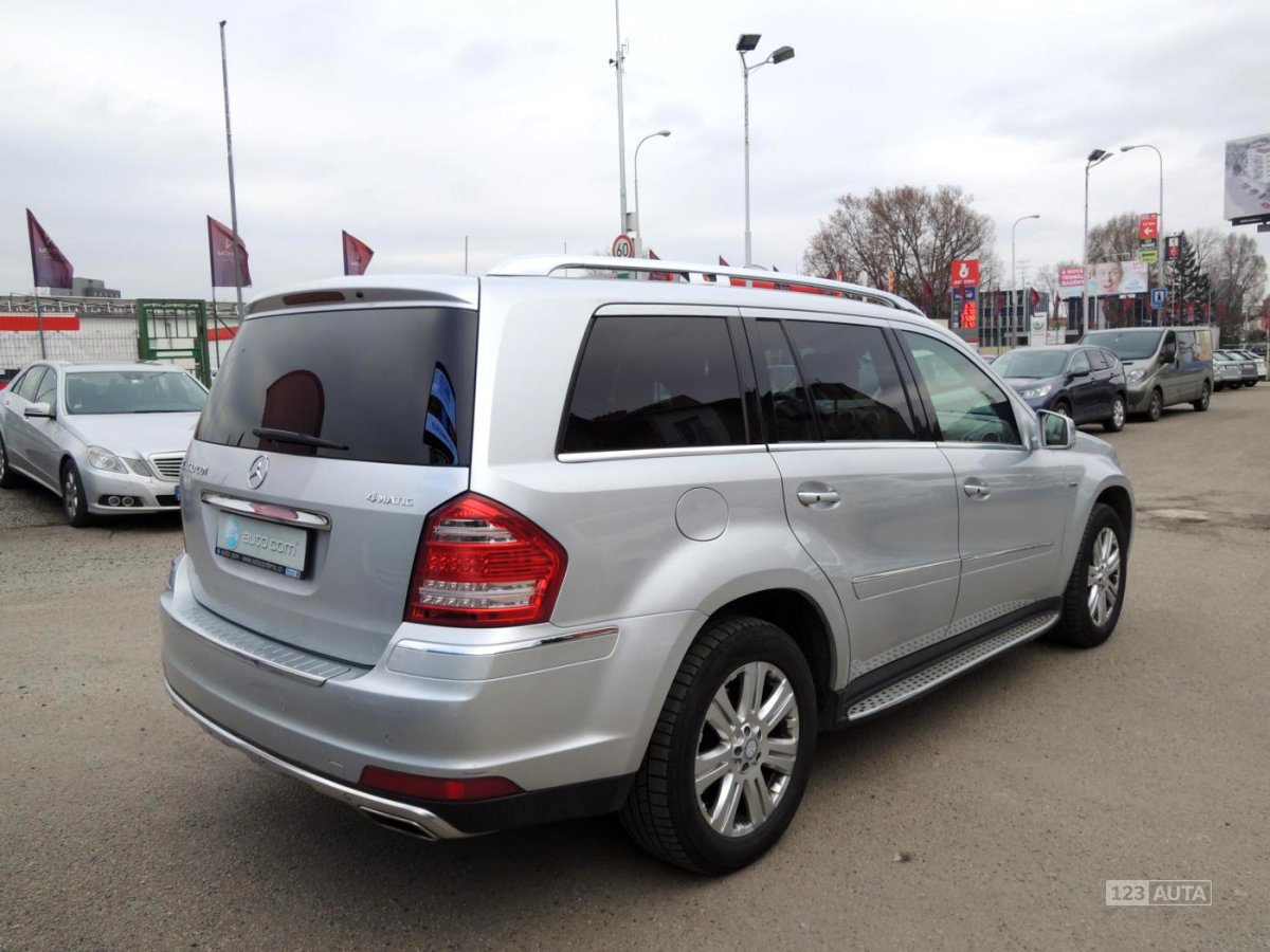 Mercedes-Benz GL, 2011 - pohled č. 4