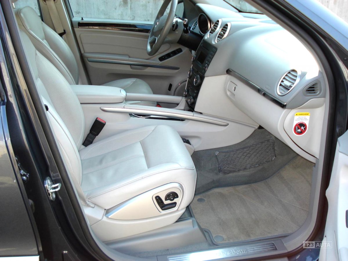 Mercedes-Benz GL, 2012 - pohled č. 6
