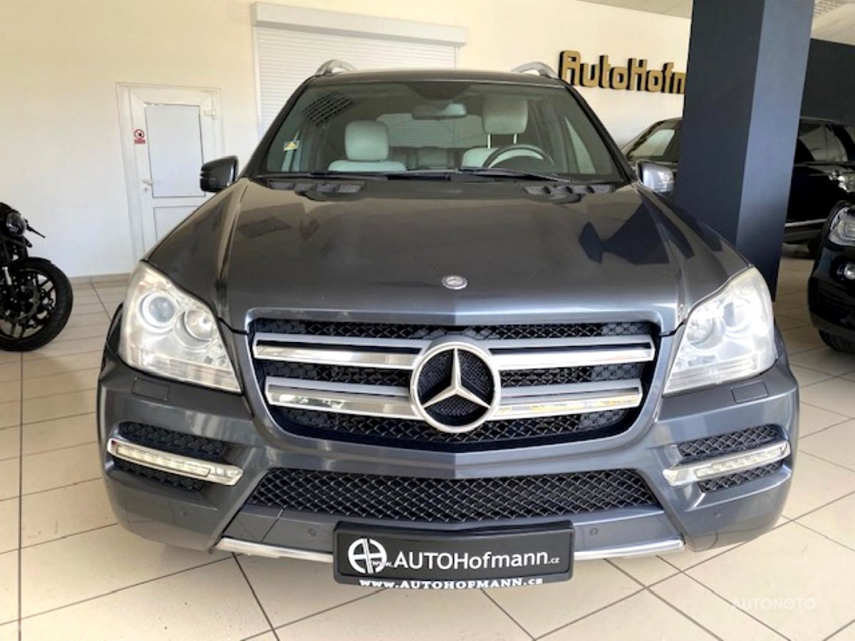 Mercedes-Benz GL, 2012 - pohled č. 2