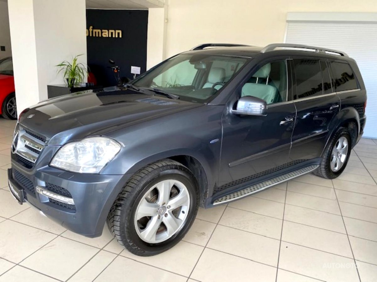 Mercedes-Benz GL, 2012 - pohled č. 3