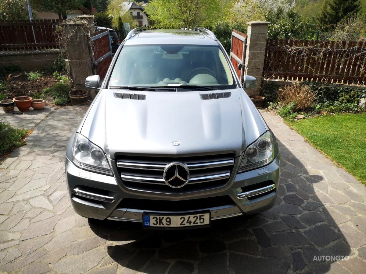 Mercedes-Benz GL, 2010 - pohled č. 3