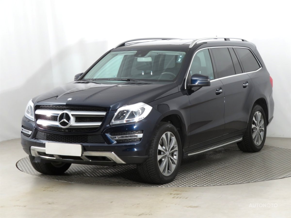 Mercedes-Benz GL, 2013 - pohled č. 3