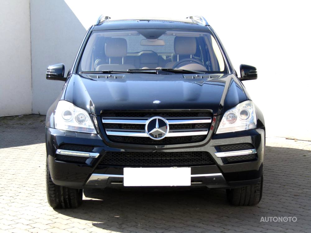 Mercedes-Benz GL, 2011 - pohled č. 2