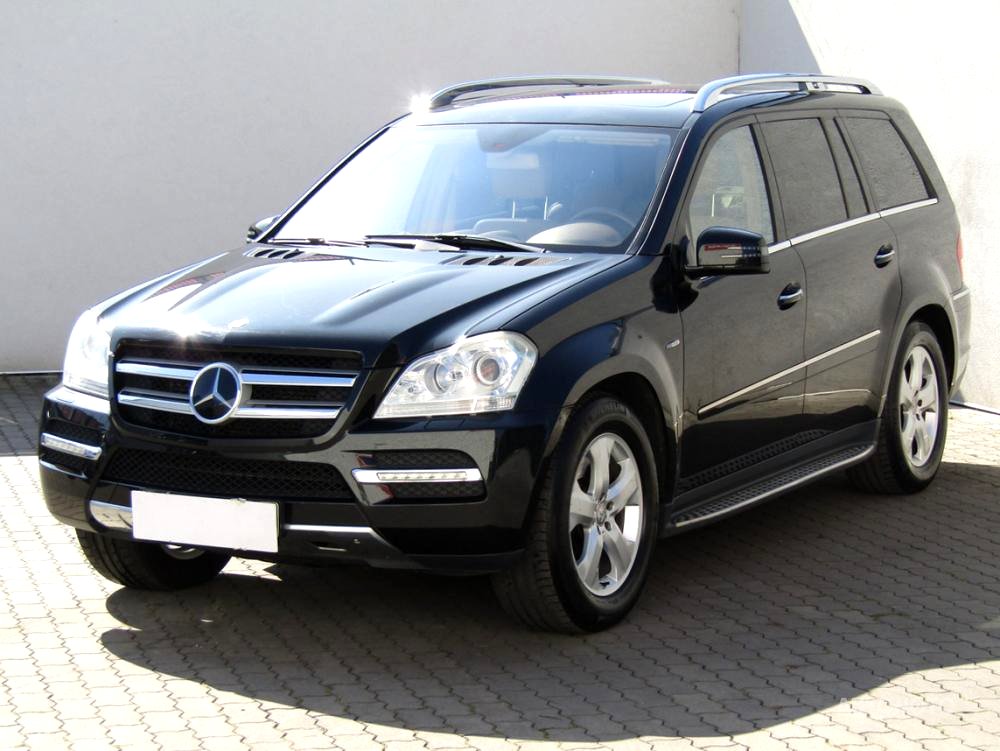 Mercedes-Benz GL, 2011 - pohled č. 3