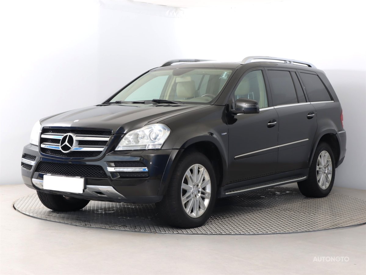 Mercedes-Benz GL, 2011 - pohled č. 3