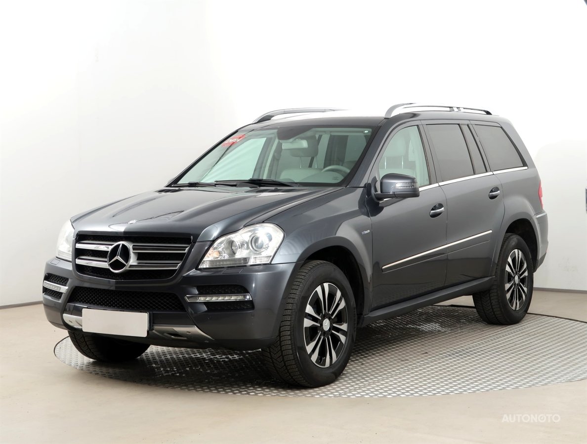 Mercedes-Benz GL, 2012 - pohled č. 3