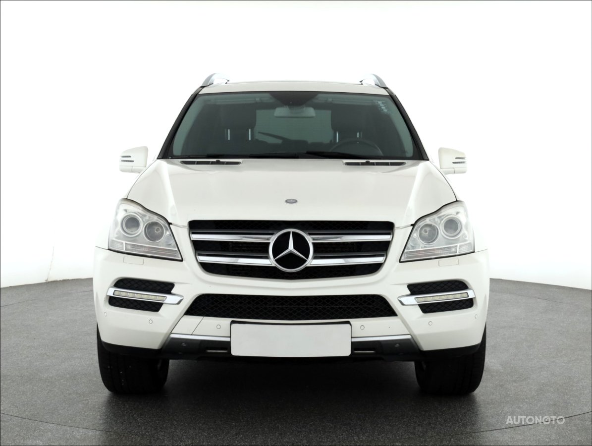 Mercedes-Benz GL, 2011 - pohled č. 2