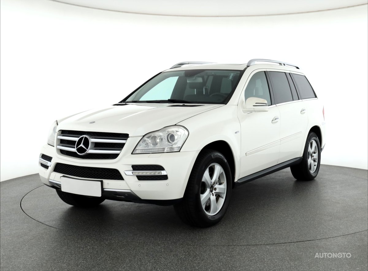 Mercedes-Benz GL, 2011 - pohled č. 3