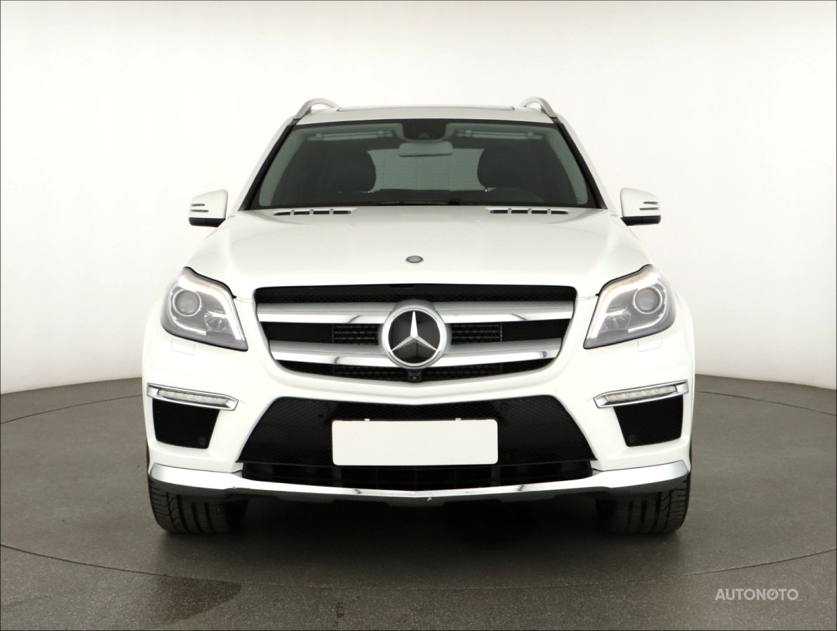 Mercedes-Benz GL, 2015 - pohled č. 2