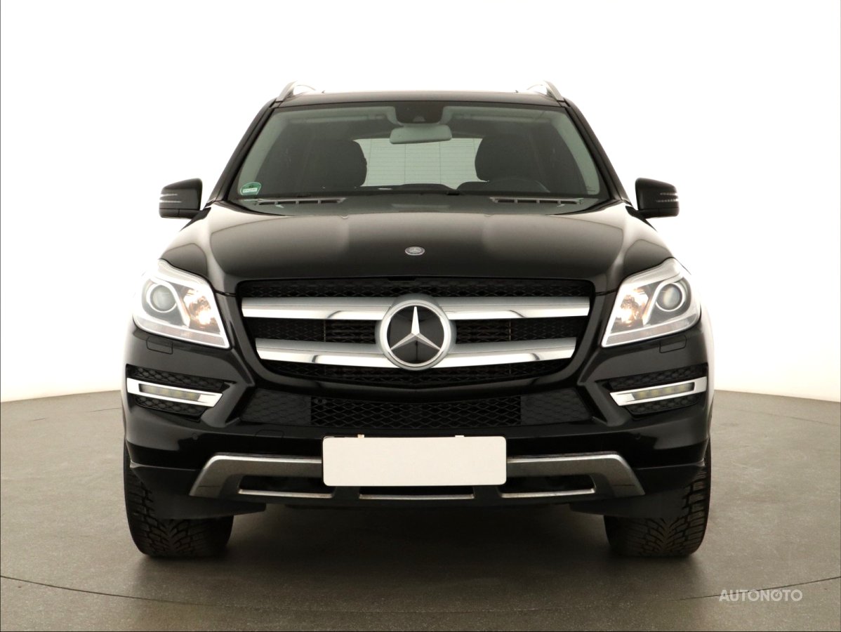 Mercedes-Benz GL, 2013 - pohled č. 2