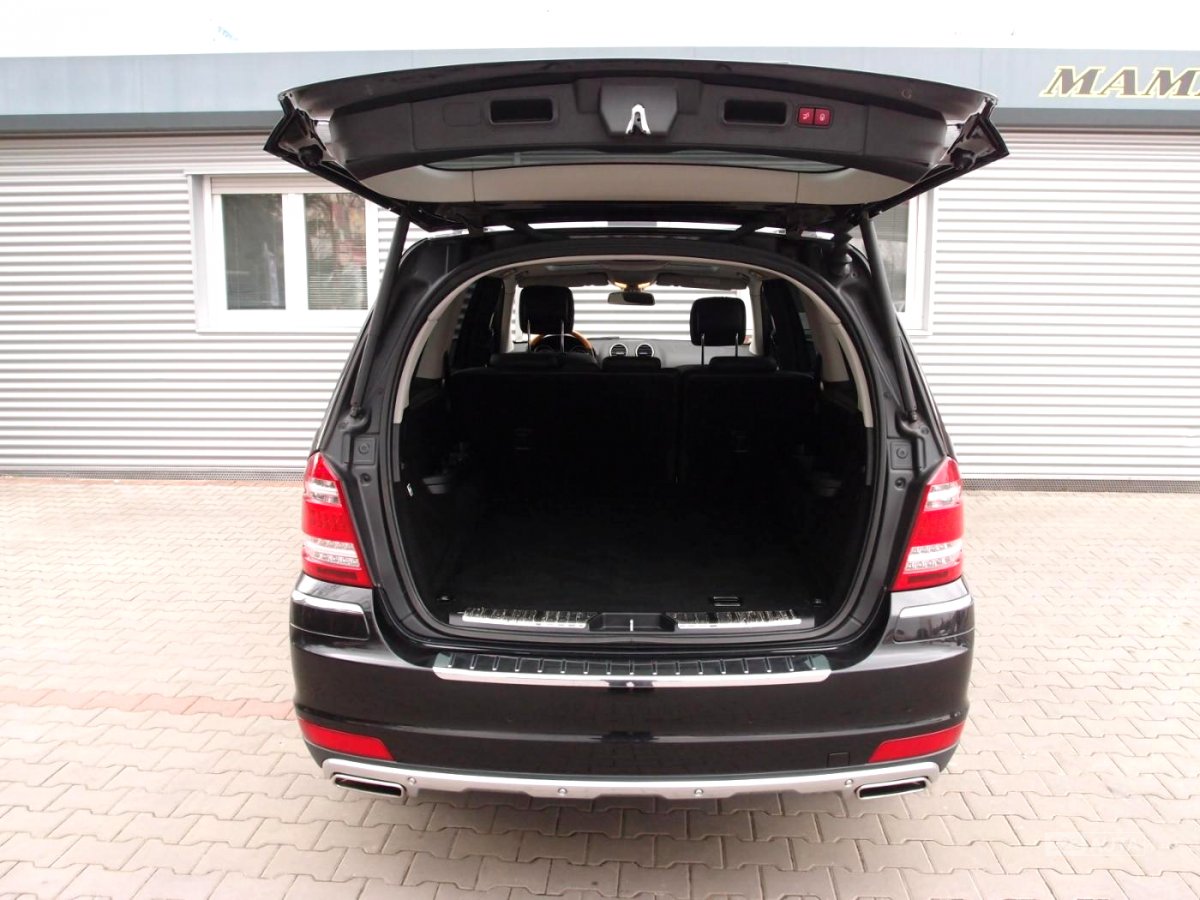 Mercedes-Benz GL, 2010 - pohled č. 12