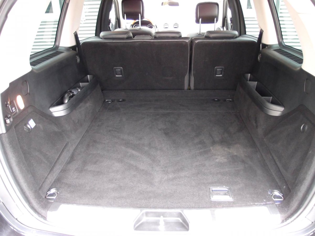 Mercedes-Benz GL, 2010 - pohled č. 13