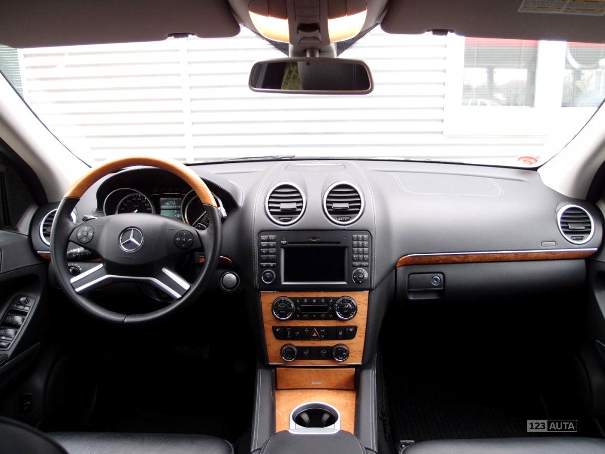 Mercedes-Benz GL, 2010 - pohled č. 14