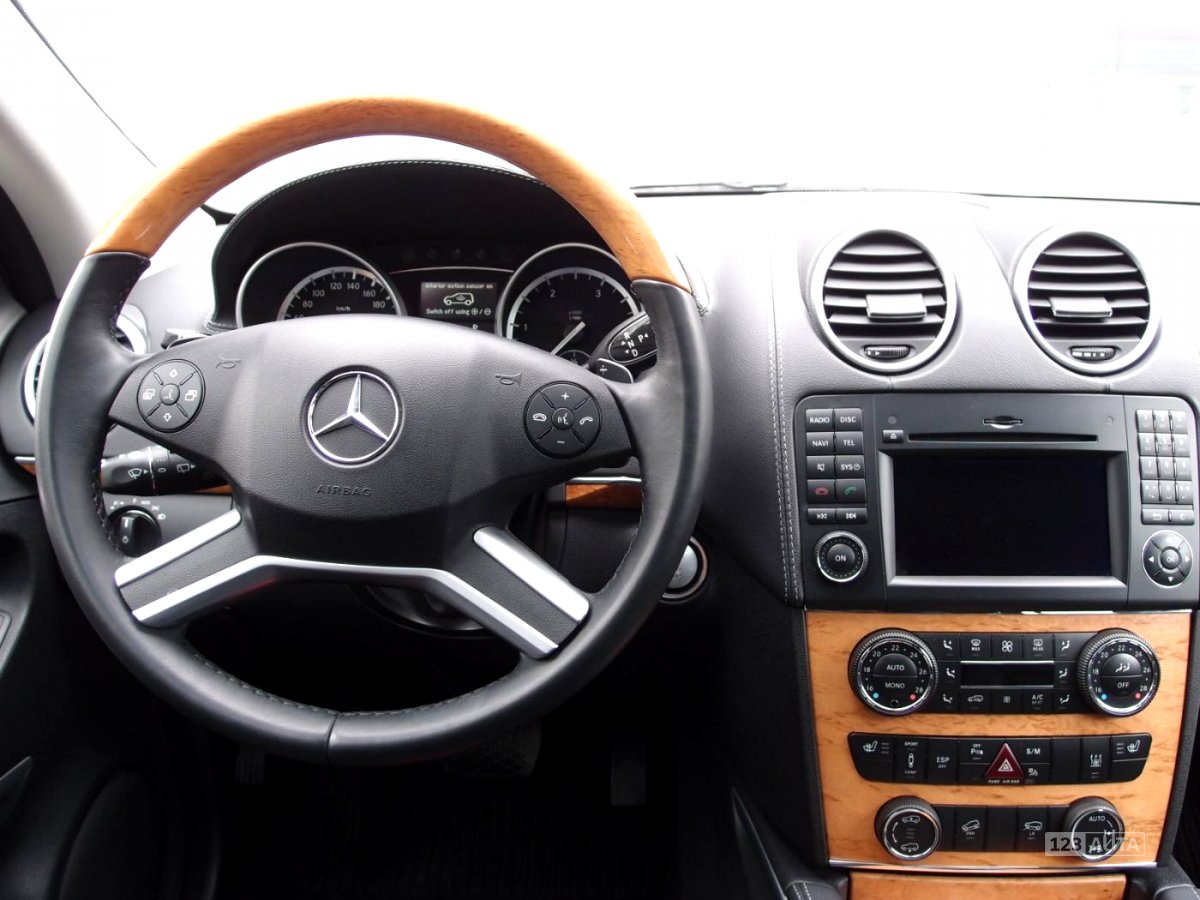 Mercedes-Benz GL, 2010 - pohled č. 15