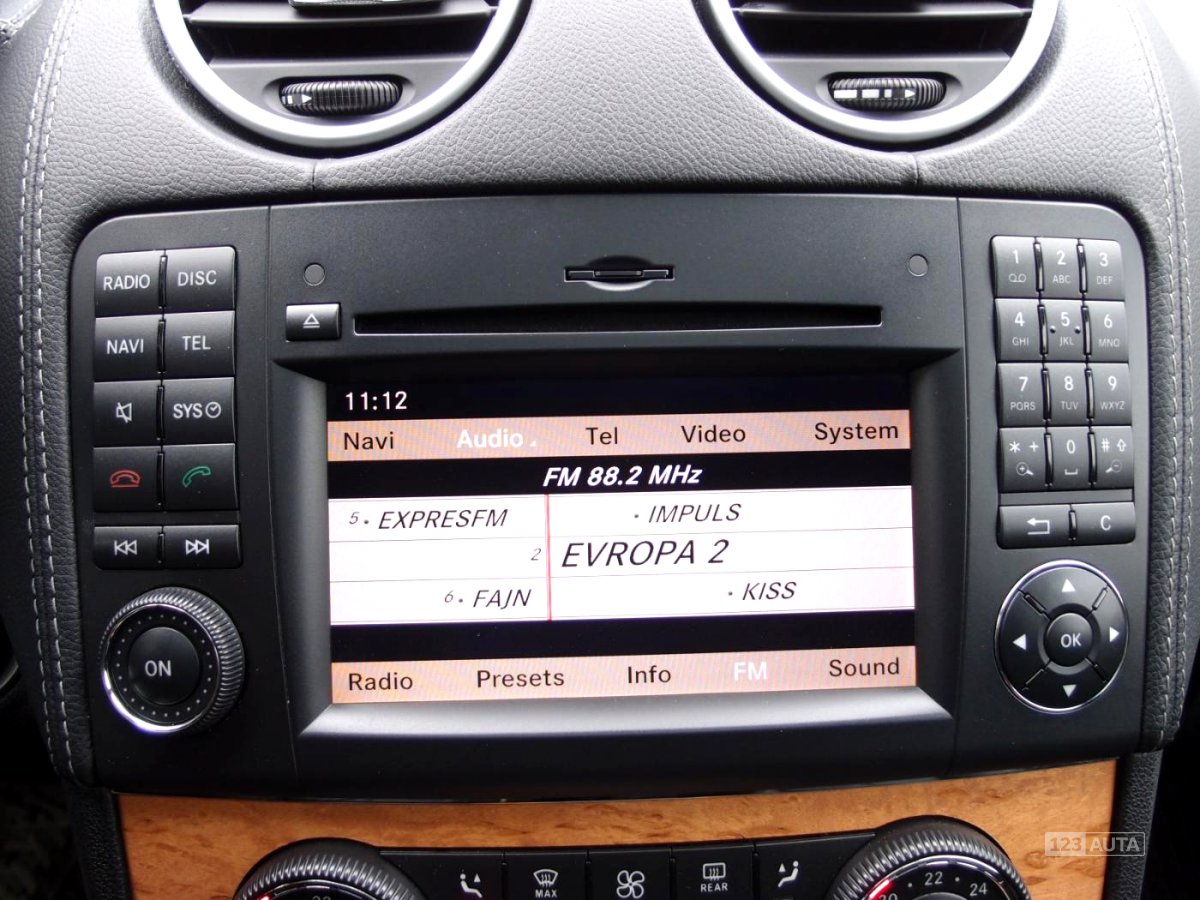 Mercedes-Benz GL, 2010 - pohled č. 16