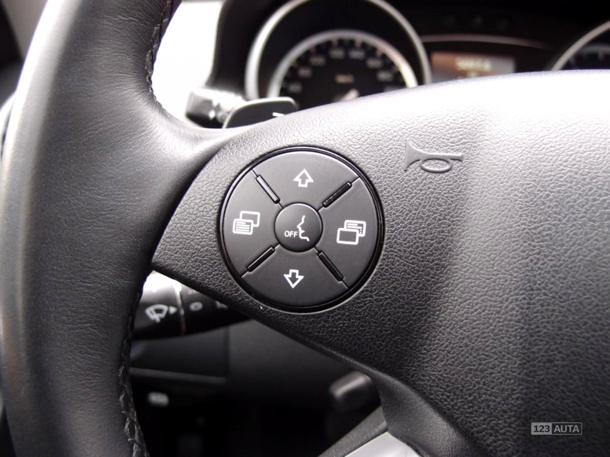 Mercedes-Benz GL, 2010 - pohled č. 20