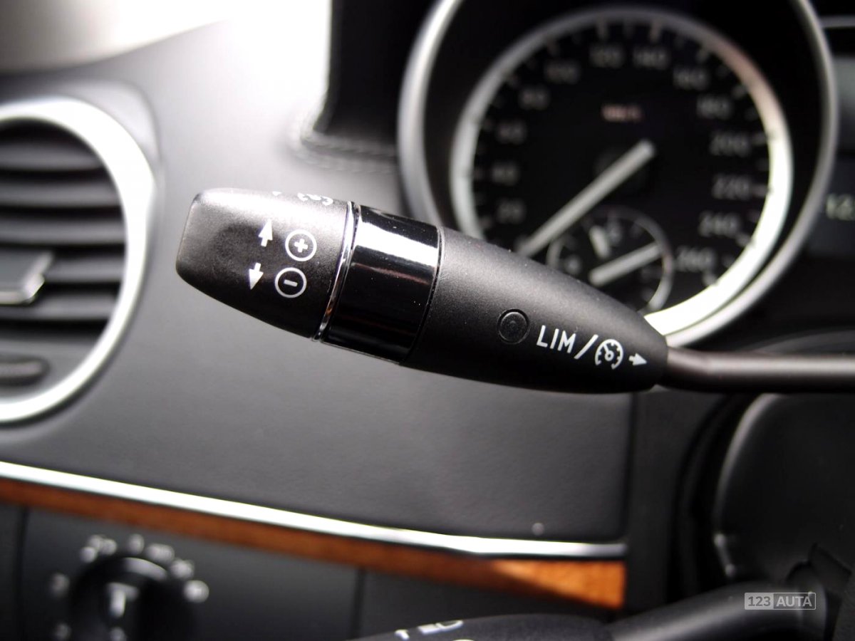 Mercedes-Benz GL, 2010 - pohled č. 21