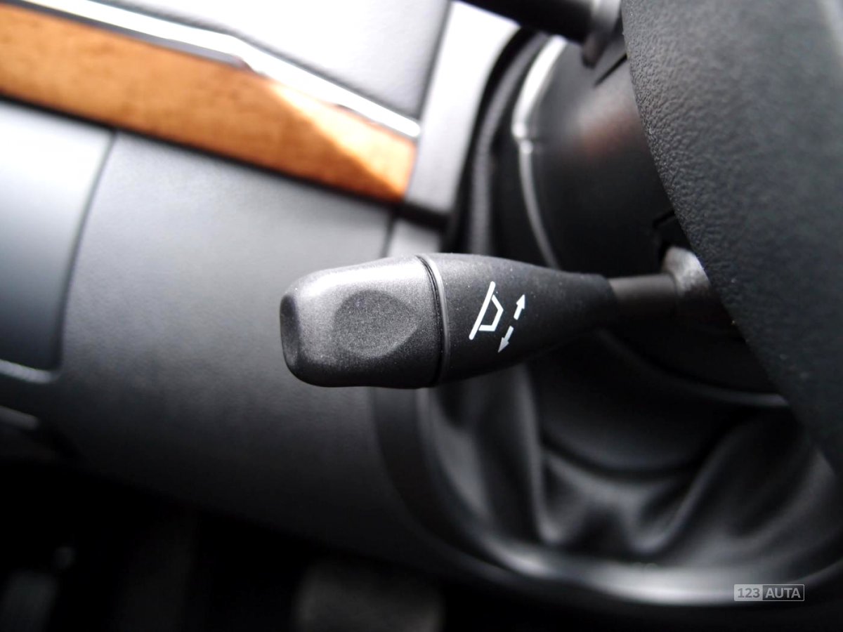 Mercedes-Benz GL, 2010 - pohled č. 22