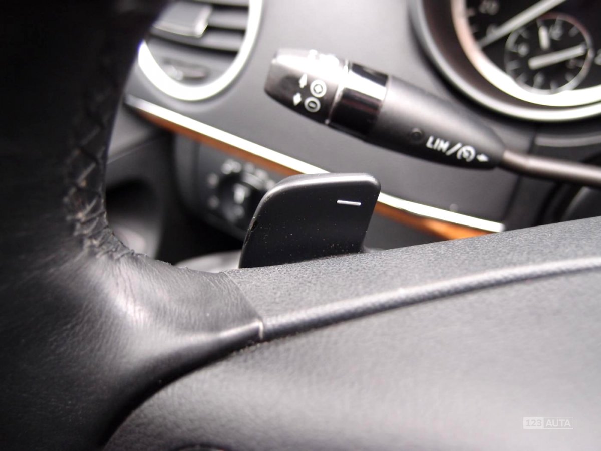 Mercedes-Benz GL, 2010 - pohled č. 23