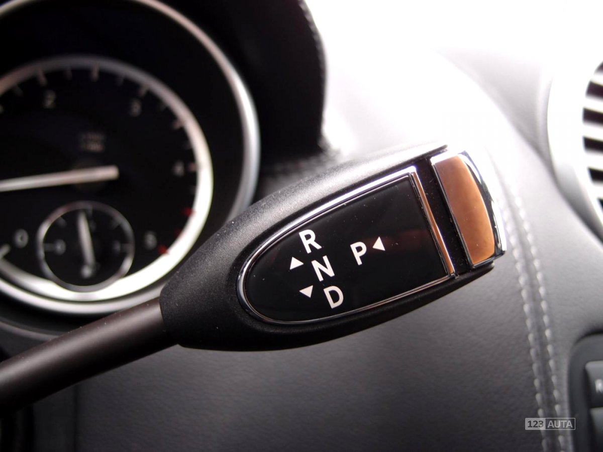 Mercedes-Benz GL, 2010 - pohled č. 26