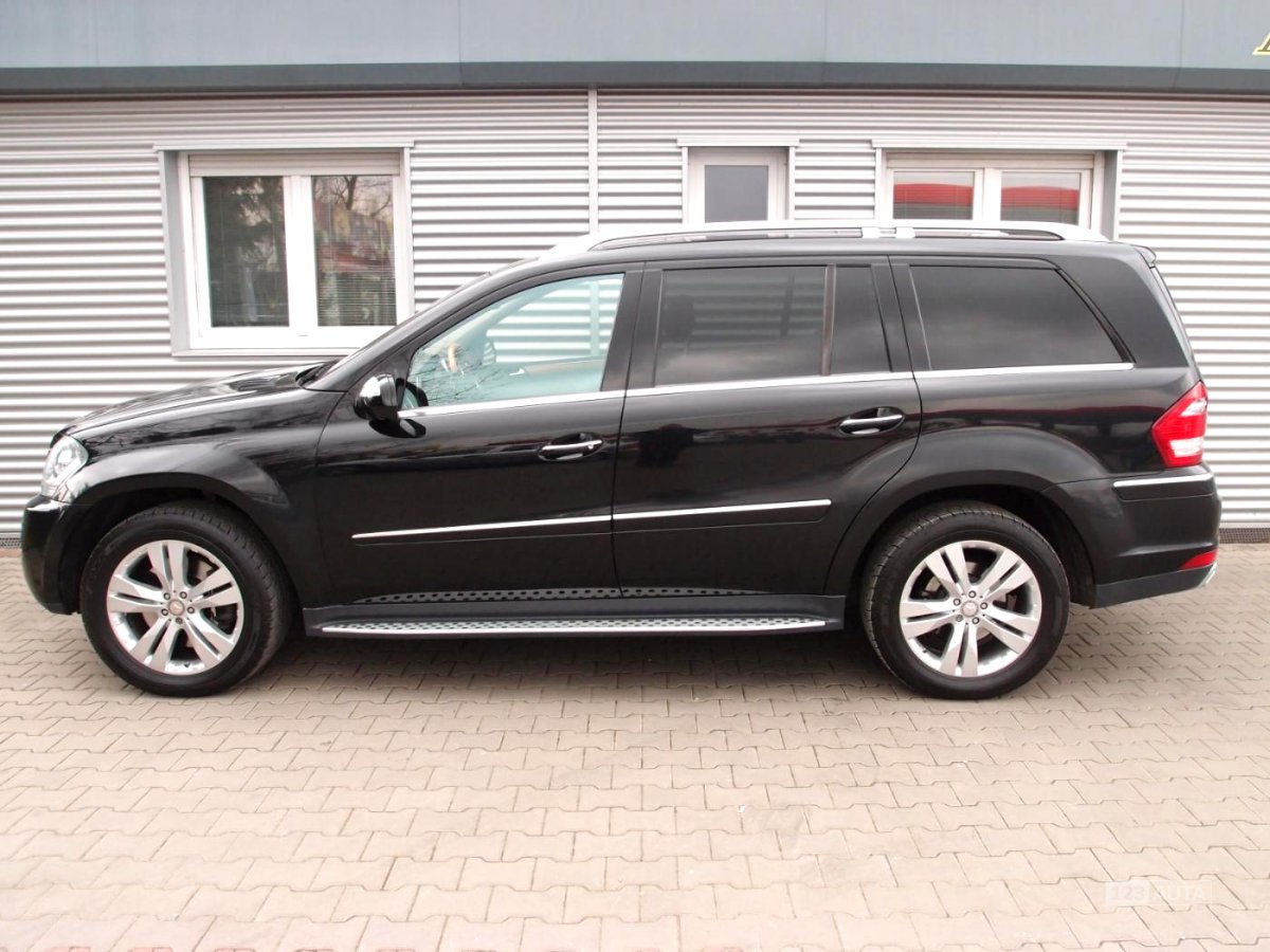Mercedes-Benz GL, 2010 - pohled č. 4