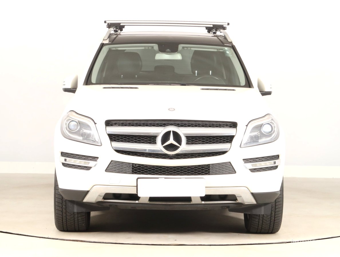 Mercedes-Benz GL, 2013 - pohled č. 2