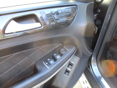 Mercedes-Benz GL, 2013 - pohled č. 8