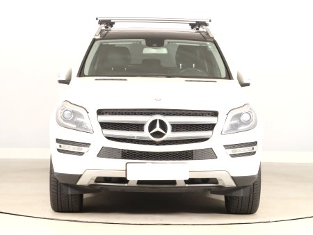 Mercedes-Benz GL, 2013 - pohled č. 2