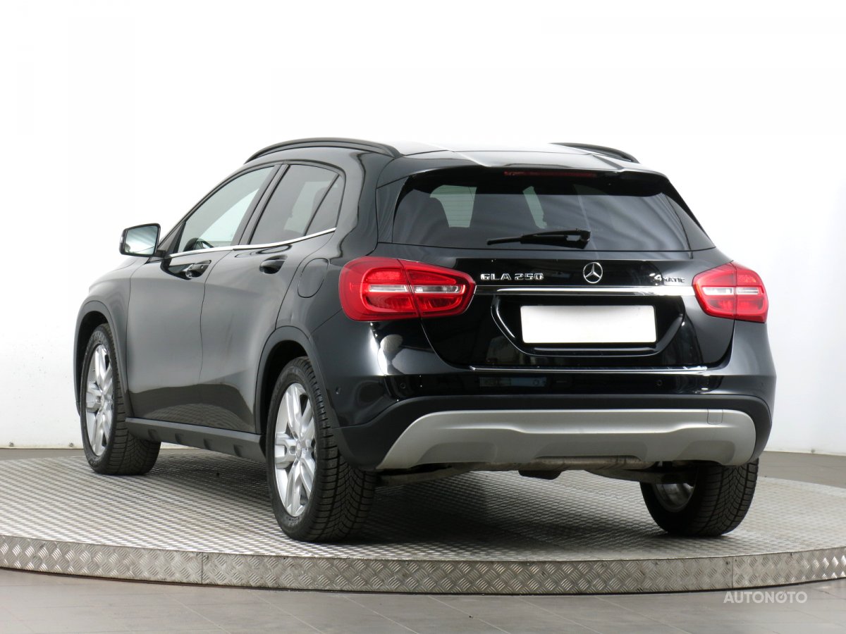 Mercedes-Benz GLA, 2015 - pohled č. 5