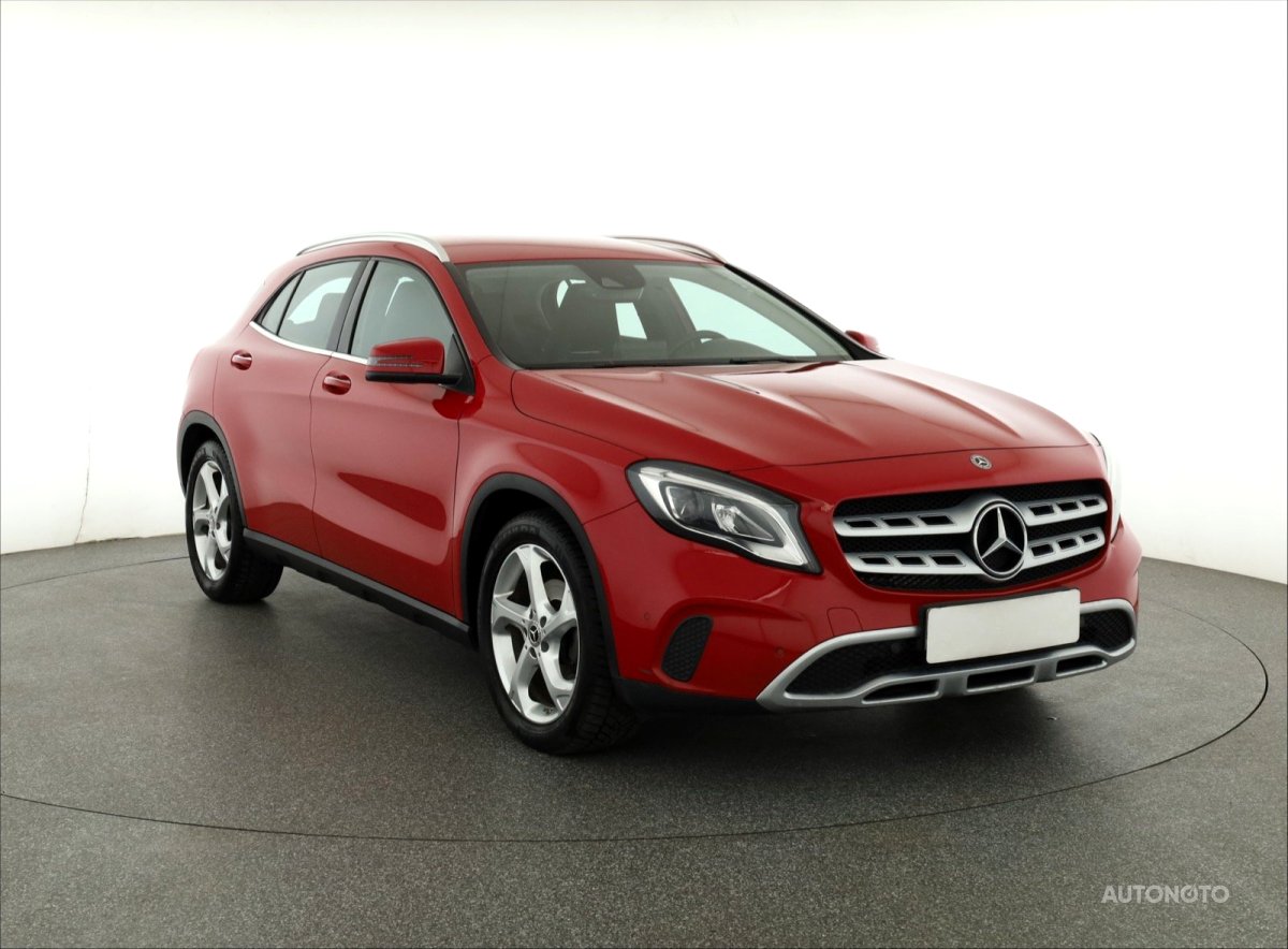 Mercedes-Benz GLA, 2018 - celkový pohled