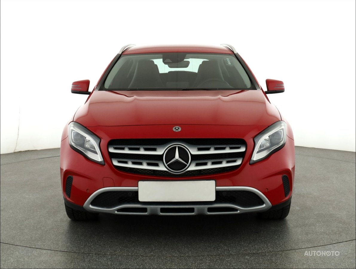 Mercedes-Benz GLA, 2018 - pohled č. 2