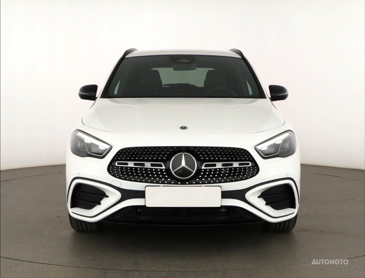 Mercedes-Benz GLA, 2024 - pohled č. 2