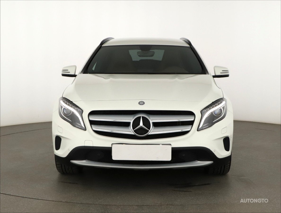 Mercedes-Benz GLA, 2014 - pohled č. 2