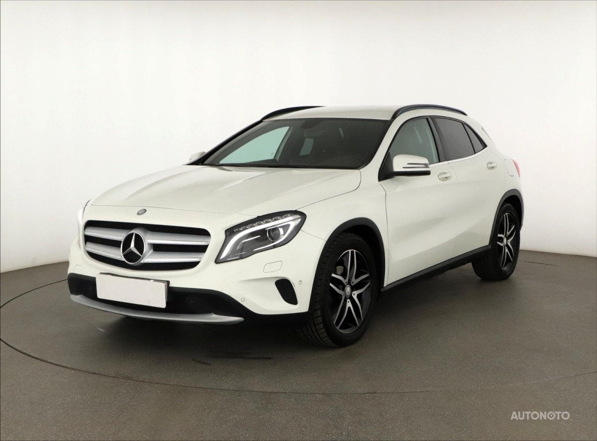 Mercedes-Benz GLA, 2014 - pohled č. 3