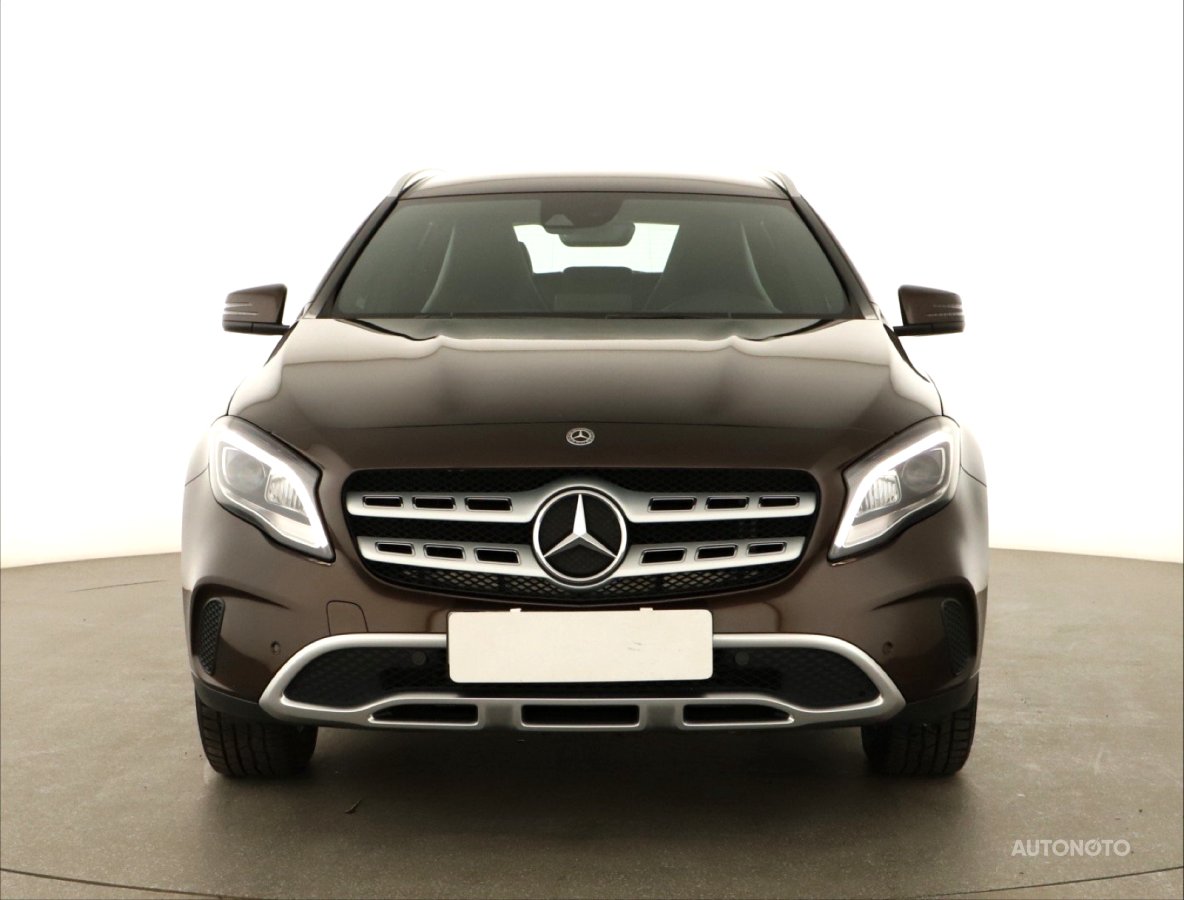 Mercedes-Benz GLA, 2018 - pohled č. 2