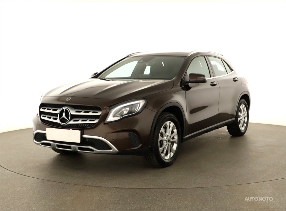 Mercedes-Benz GLA, 2018 - pohled č. 3