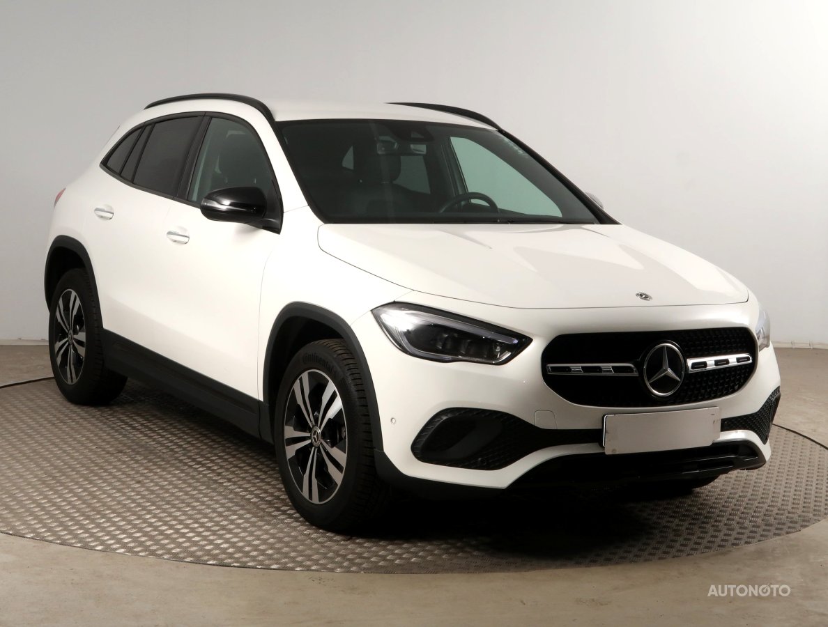 Mercedes-Benz GLA, 2022 - celkový pohled
