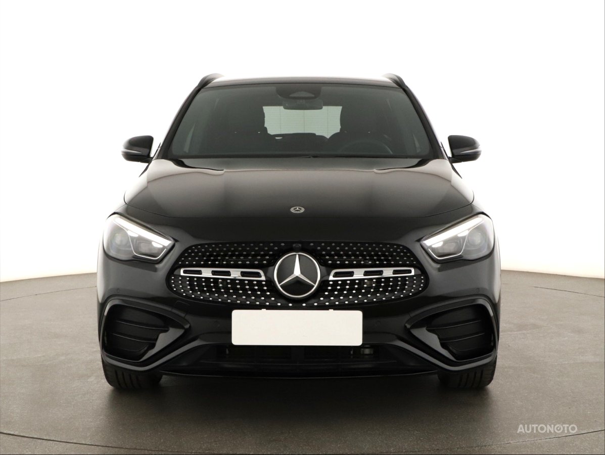 Mercedes-Benz GLA, 2024 - pohled č. 2
