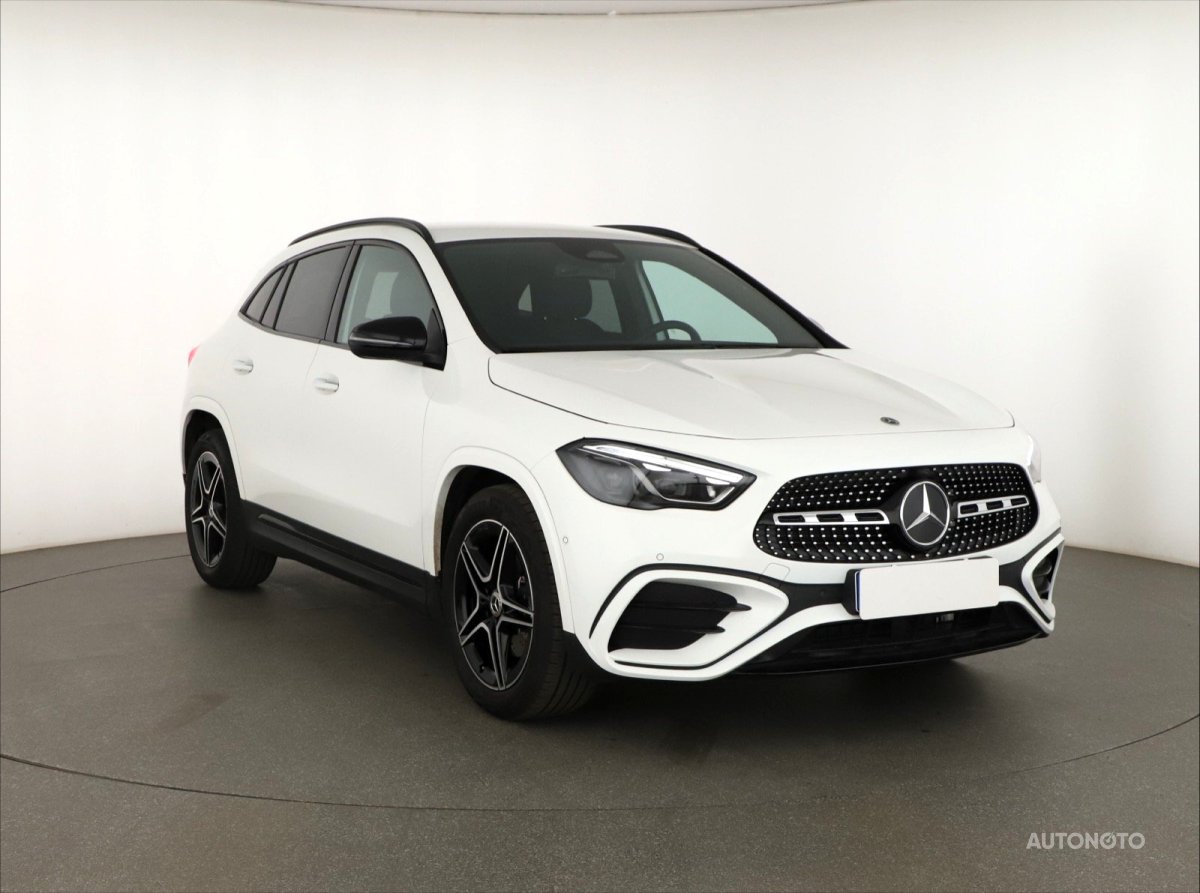 Mercedes-Benz GLA, 2024 - celkový pohled