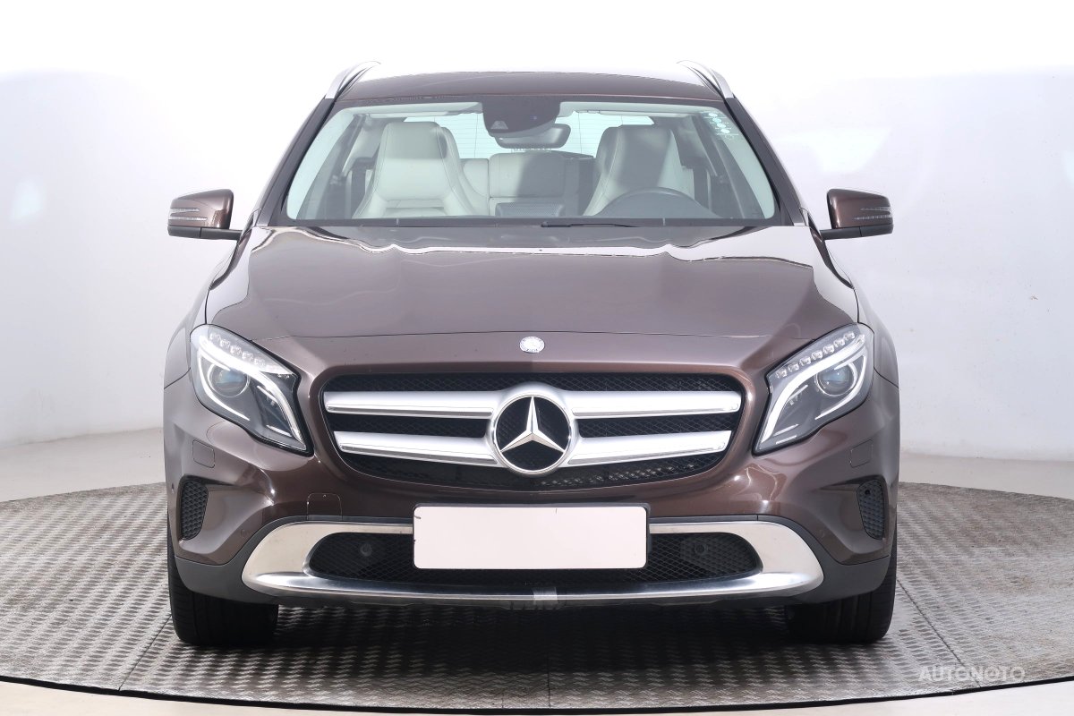 Mercedes-Benz GLA, 2014 - pohled č. 2