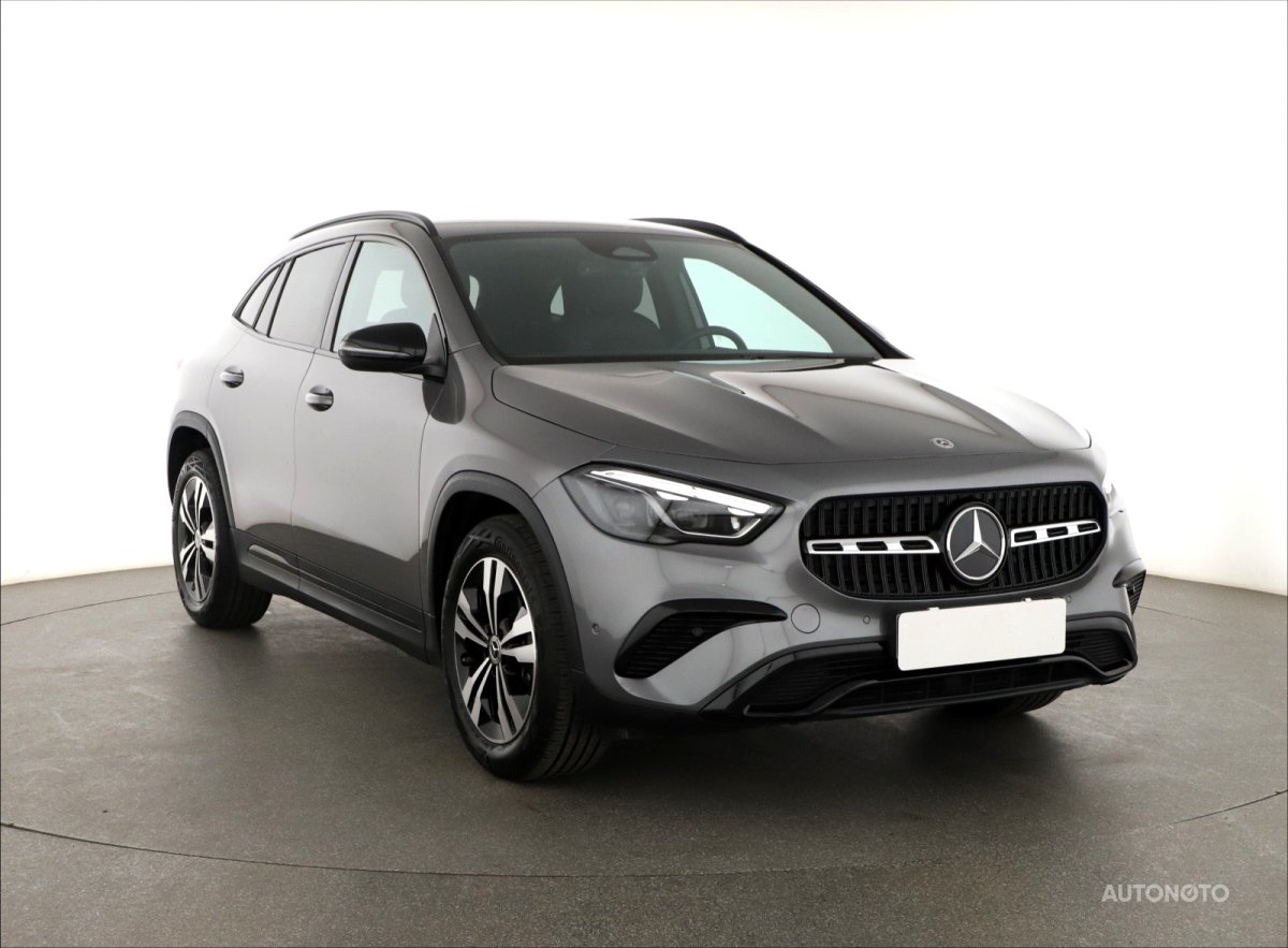 Mercedes-Benz GLA, 2024 - celkový pohled