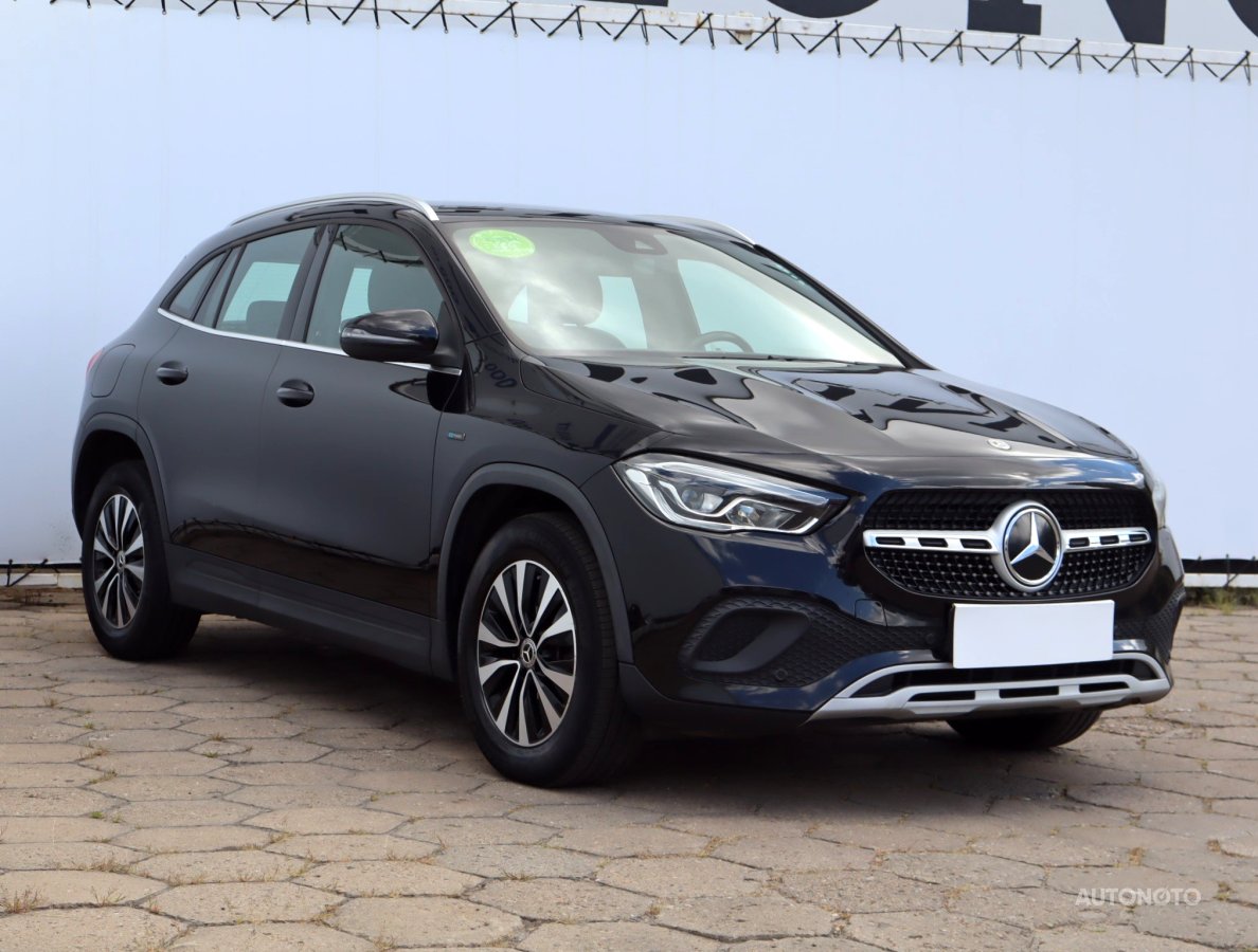 Mercedes-Benz GLA, 2021 - celkový pohled