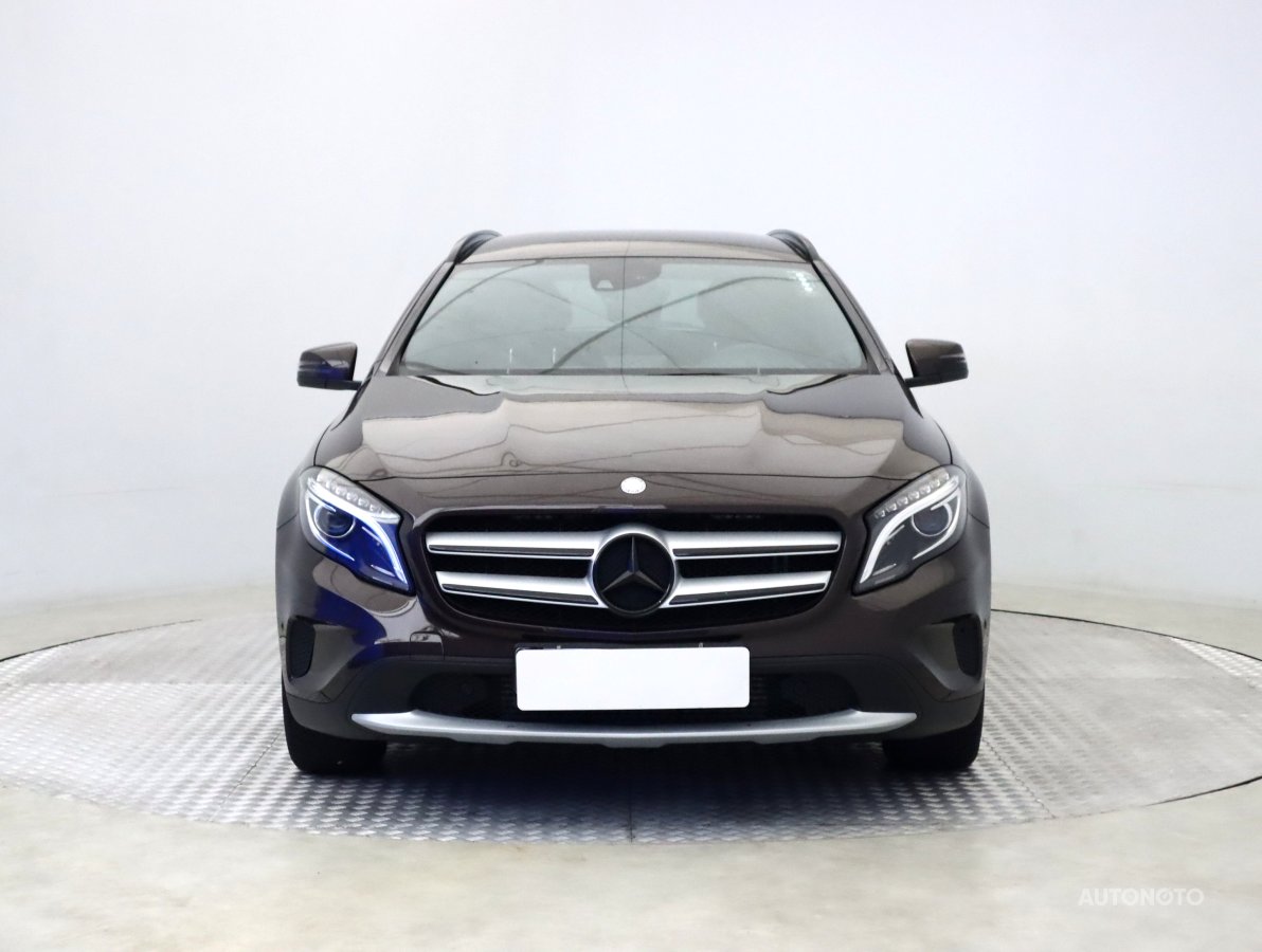 Mercedes-Benz GLA, 2014 - pohled č. 2