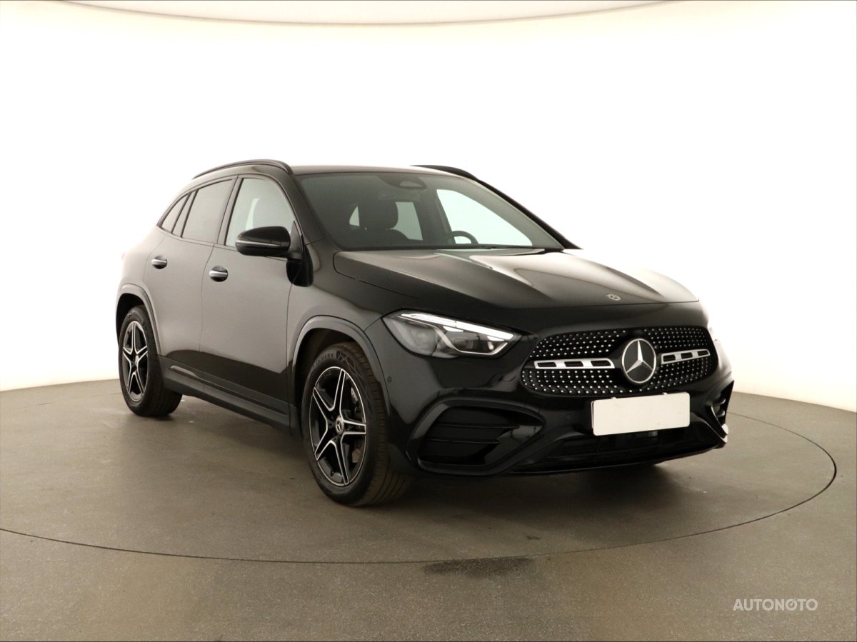 Mercedes-Benz GLA, 2024 - celkový pohled
