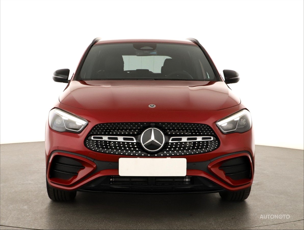 Mercedes-Benz GLA, 2024 - pohled č. 2