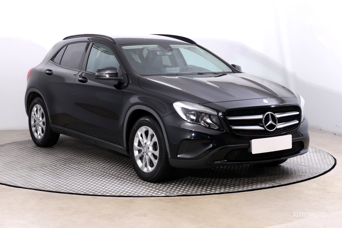 Mercedes-Benz GLA, 2016 - celkový pohled