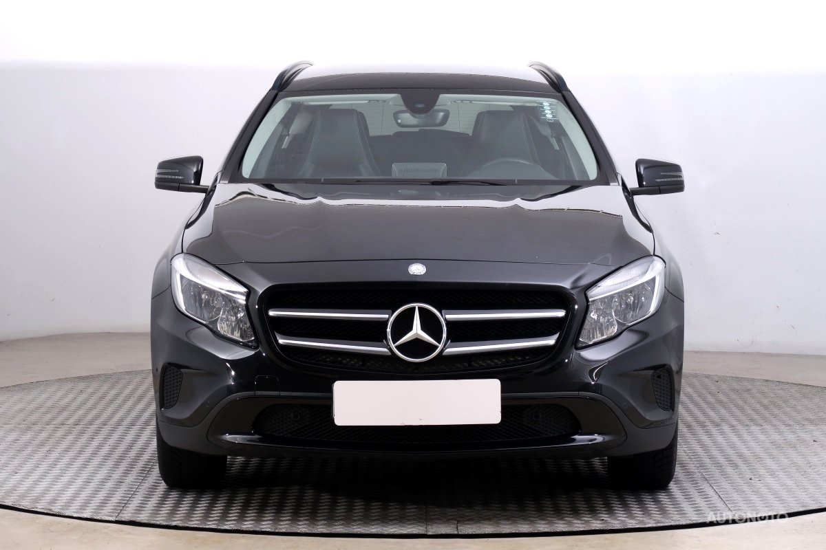 Mercedes-Benz GLA, 2016 - pohled č. 2