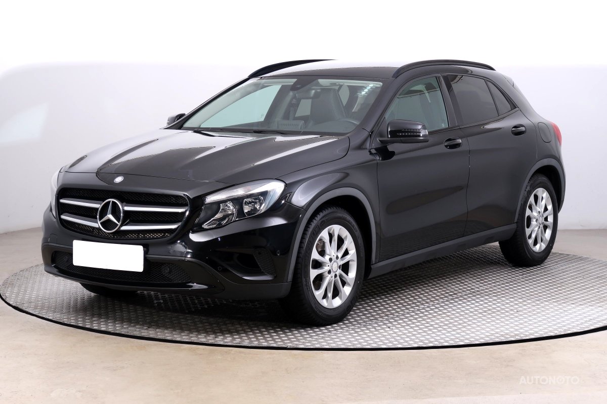 Mercedes-Benz GLA, 2016 - pohled č. 3
