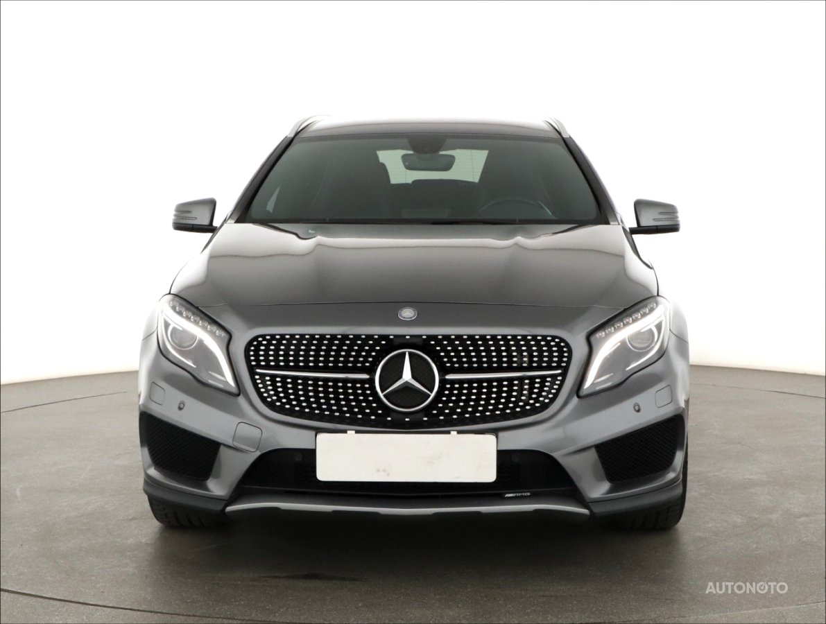 Mercedes-Benz GLA, 2014 - pohled č. 2