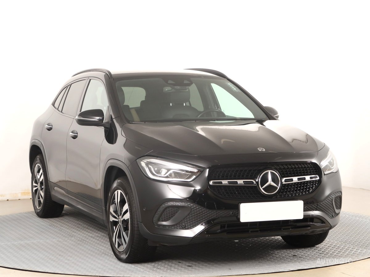 Mercedes-Benz GLA, 2021 - celkový pohled
